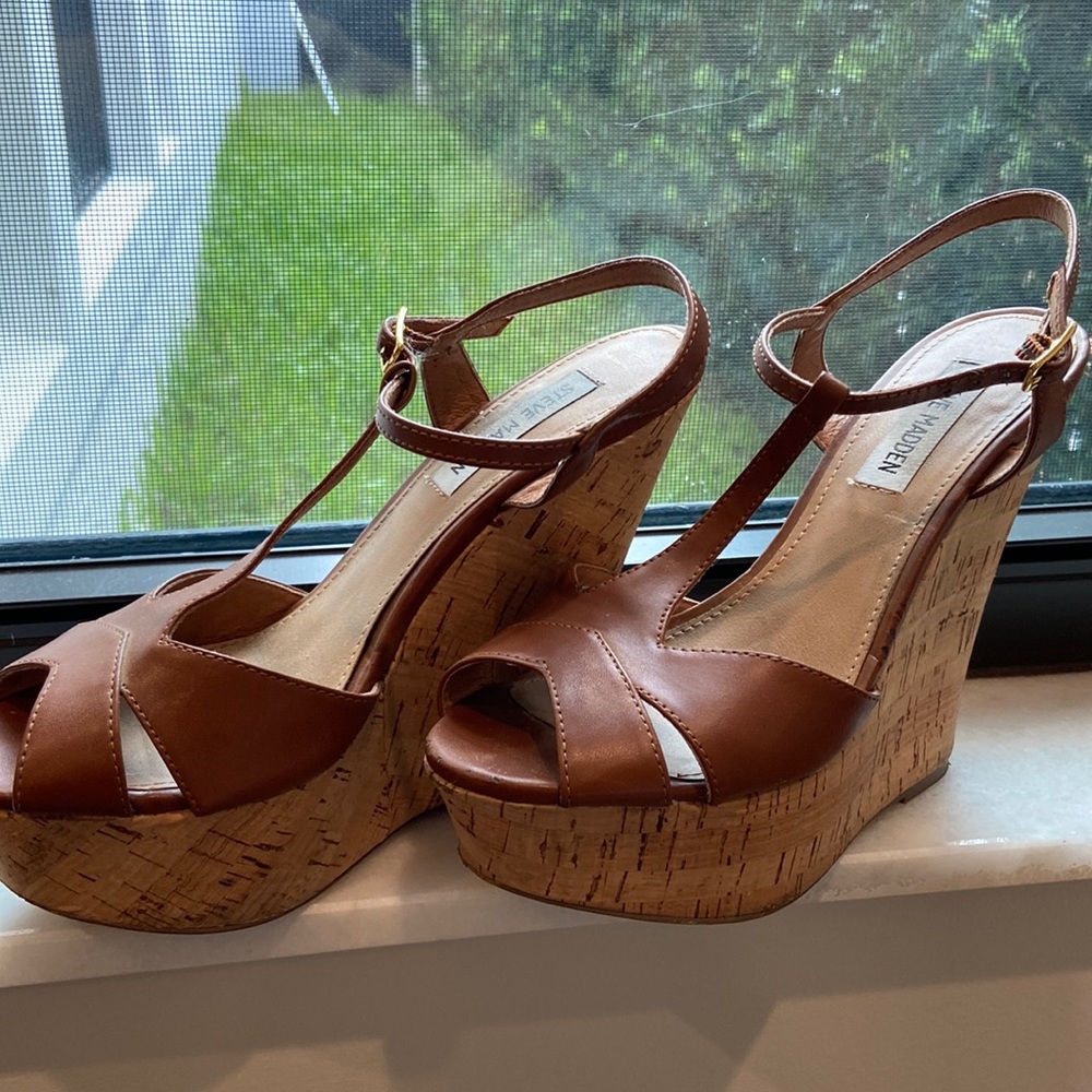 Steve Madden platform minor details